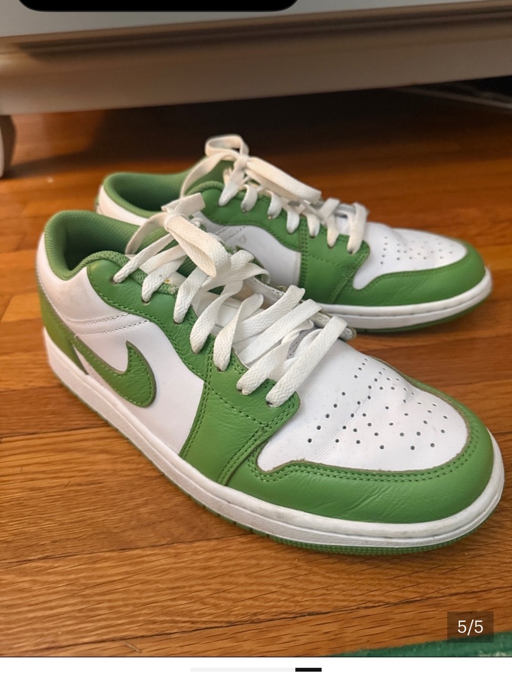 Nike Kids White and Green Low-Top Sneakers